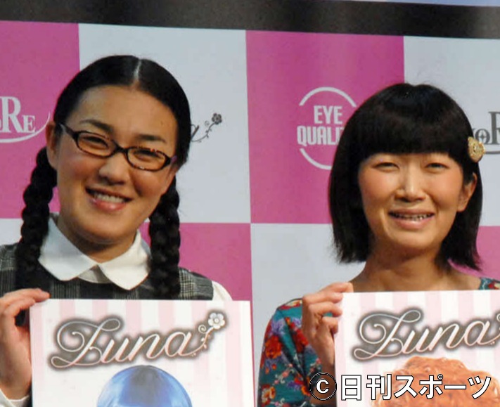 たんぽぽ白鳥久美子（左）と川村エミコ
