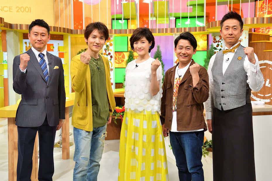 MBSテレビ「水野真紀の魔法のレストラン」に出演する左から河田直也アナウンサー、V6長野博、水野真紀、ロザン菅広文、宇治原史規（外部提供）