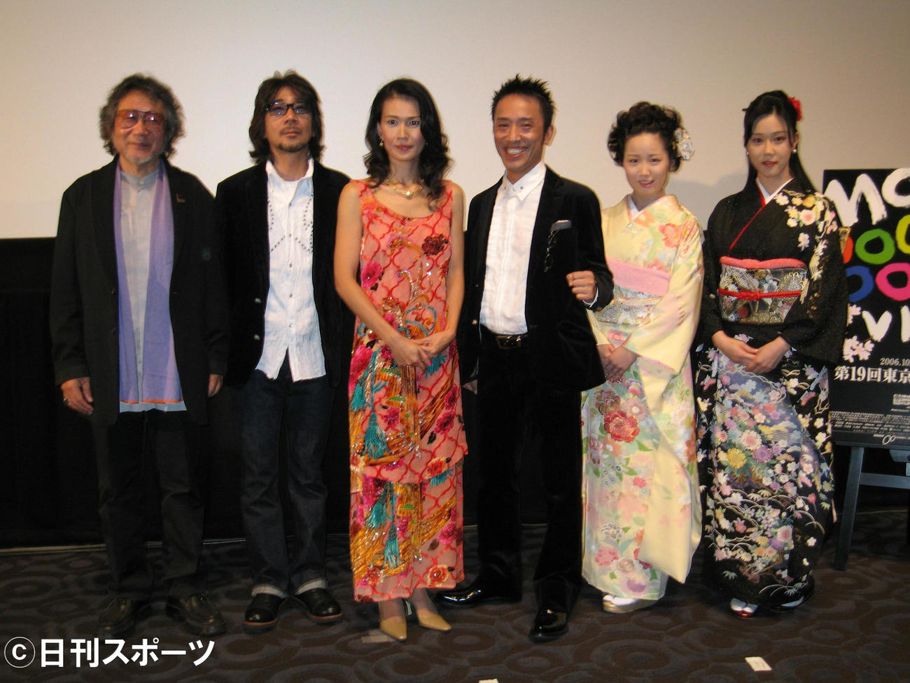映画「22才の別れ」上映あいさつ（左から）大林宣彦監督、伊勢正三、清水美砂、筧利夫、鈴木聖奈、中村美玲