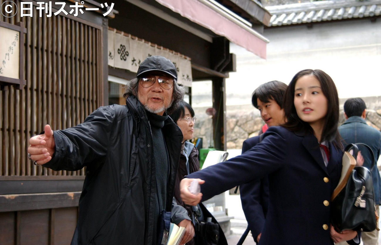 映画「転校生」ロケ　蓮仏美沙子は大林宣彦監督の演技指導を受ける（06年11月14日）