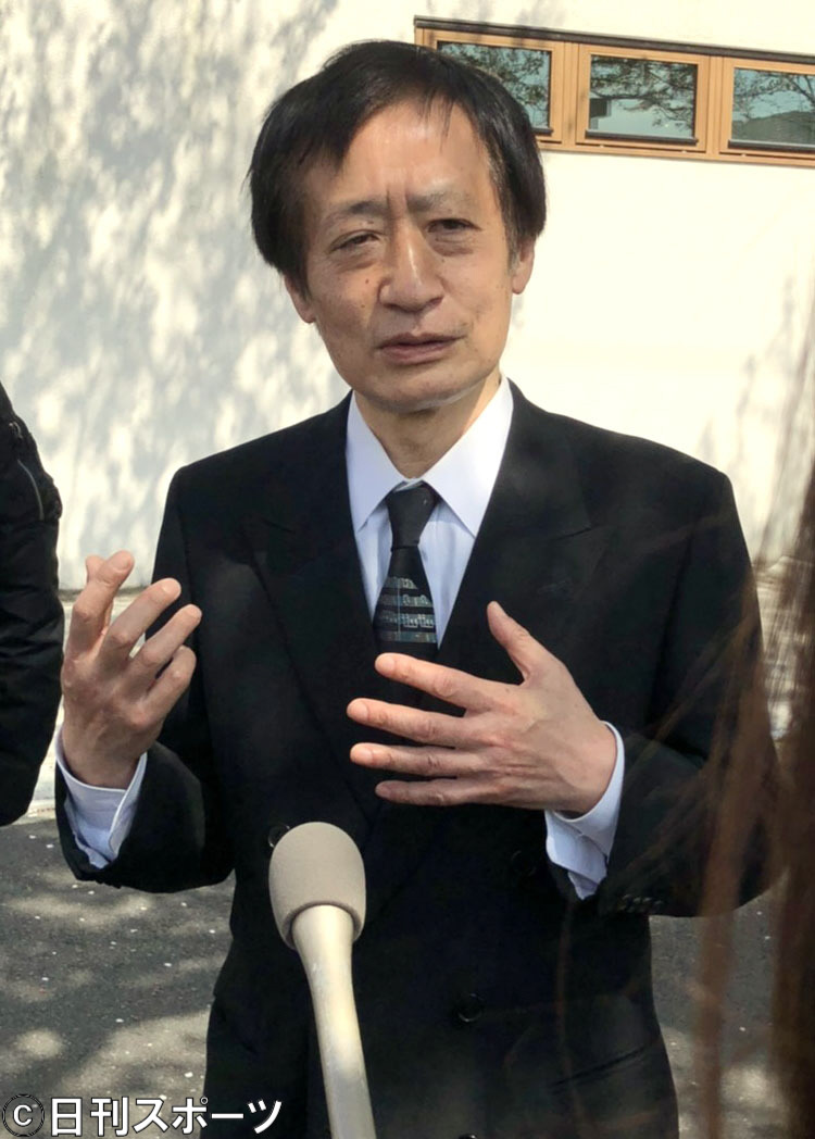 大林宣彦さんの自宅に弔問に訪れた映画プロデューサーの奥山和由氏（撮影・佐藤成）