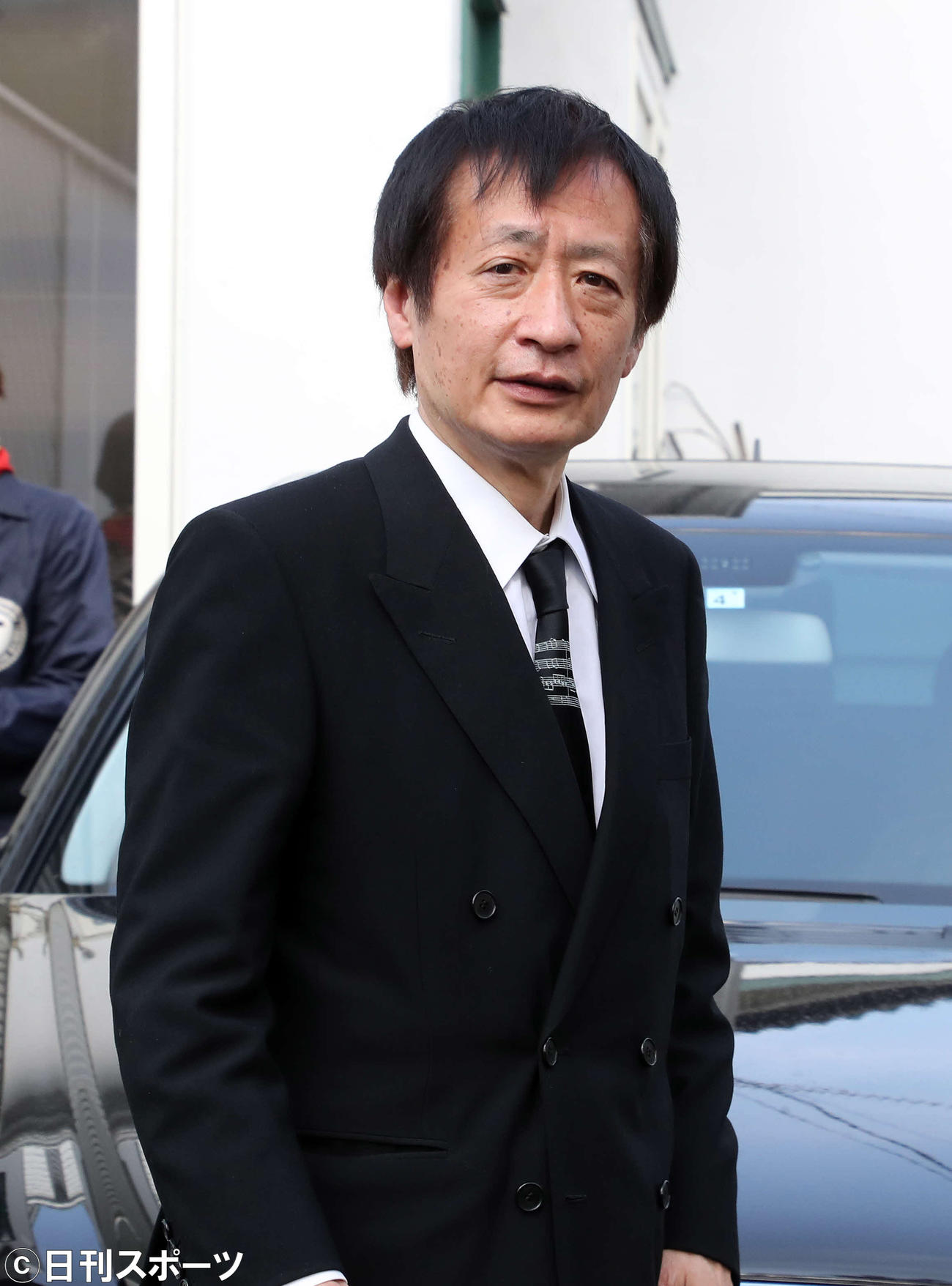 大林監督の自宅から出て来た奥山映画プロデューサー（撮影・鈴木正人）