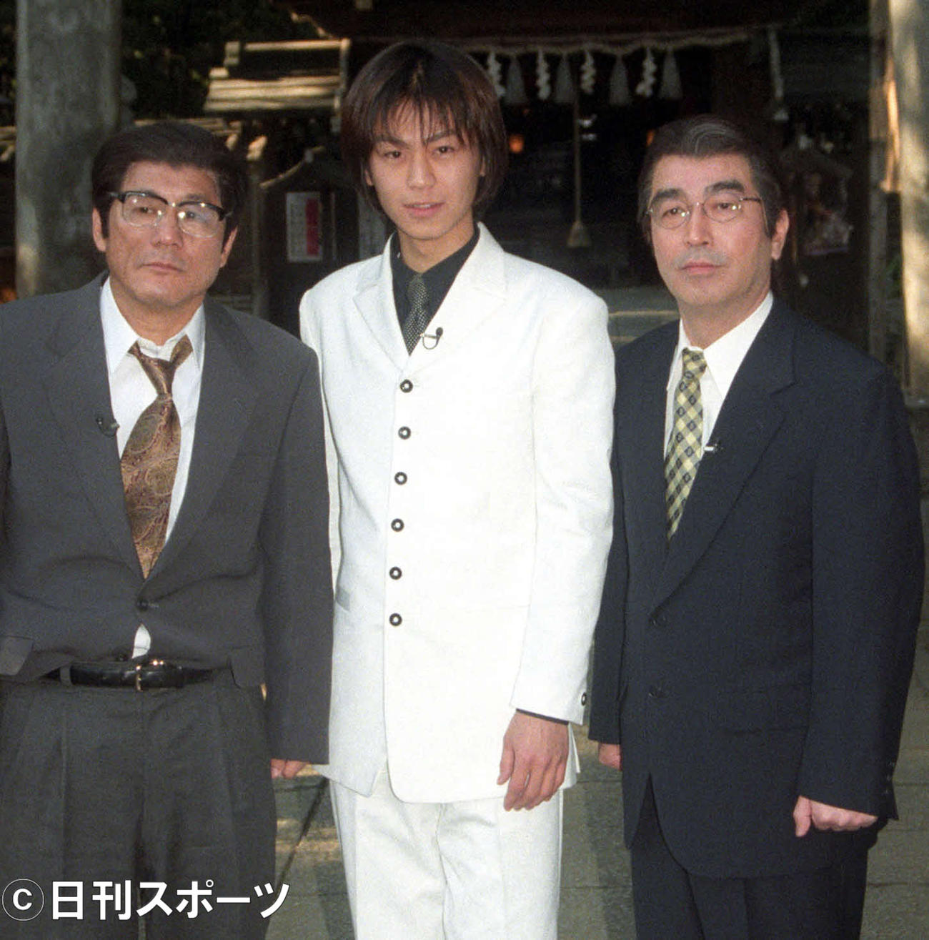 左から、ビートたけし、氷川きよし、志村けんさん（2000年2月29日撮影）