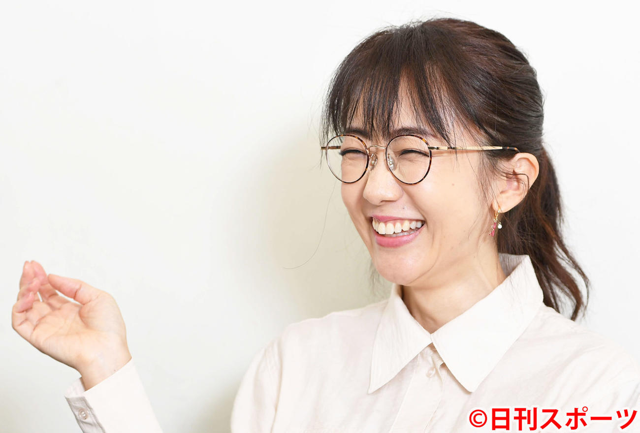 歌手デビューへの思いを語る唐橋ユミ（2020年4月1日撮影）