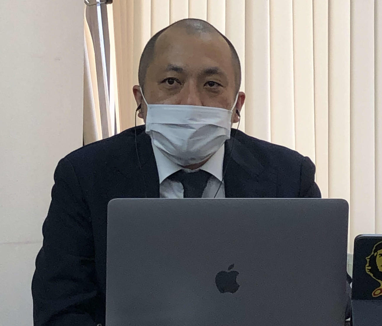 「＃SAVE　THE　CINEMA　ミニシアターを救え！」のオンライン会見に出席した白石和弥監督（主催者提供）