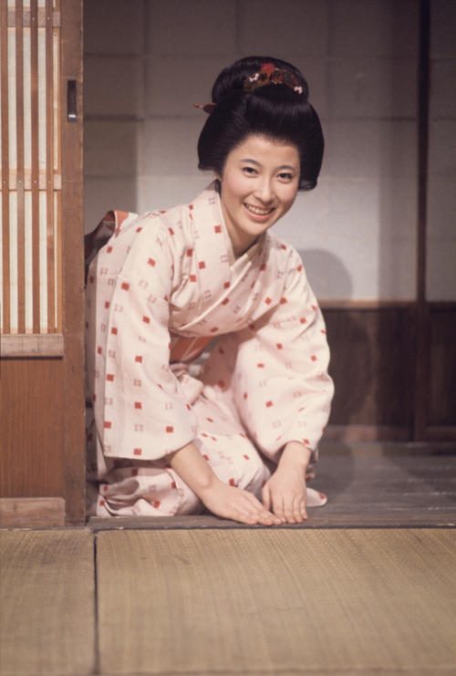 75年1月、デビュー作となったTBS系ポーラテレビ小説「お美津」で主演した岡江久美子さん（TBS提供）