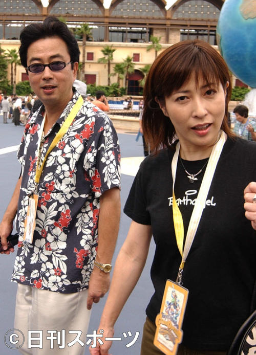 01年9月、東京ディズニーシー・グランドオープニング・プレミアパーティーに大和田獏と出席