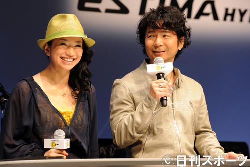 DREAMS　COME　TRUEの中村正人（右）と吉田美和（2012年5月15日撮影）