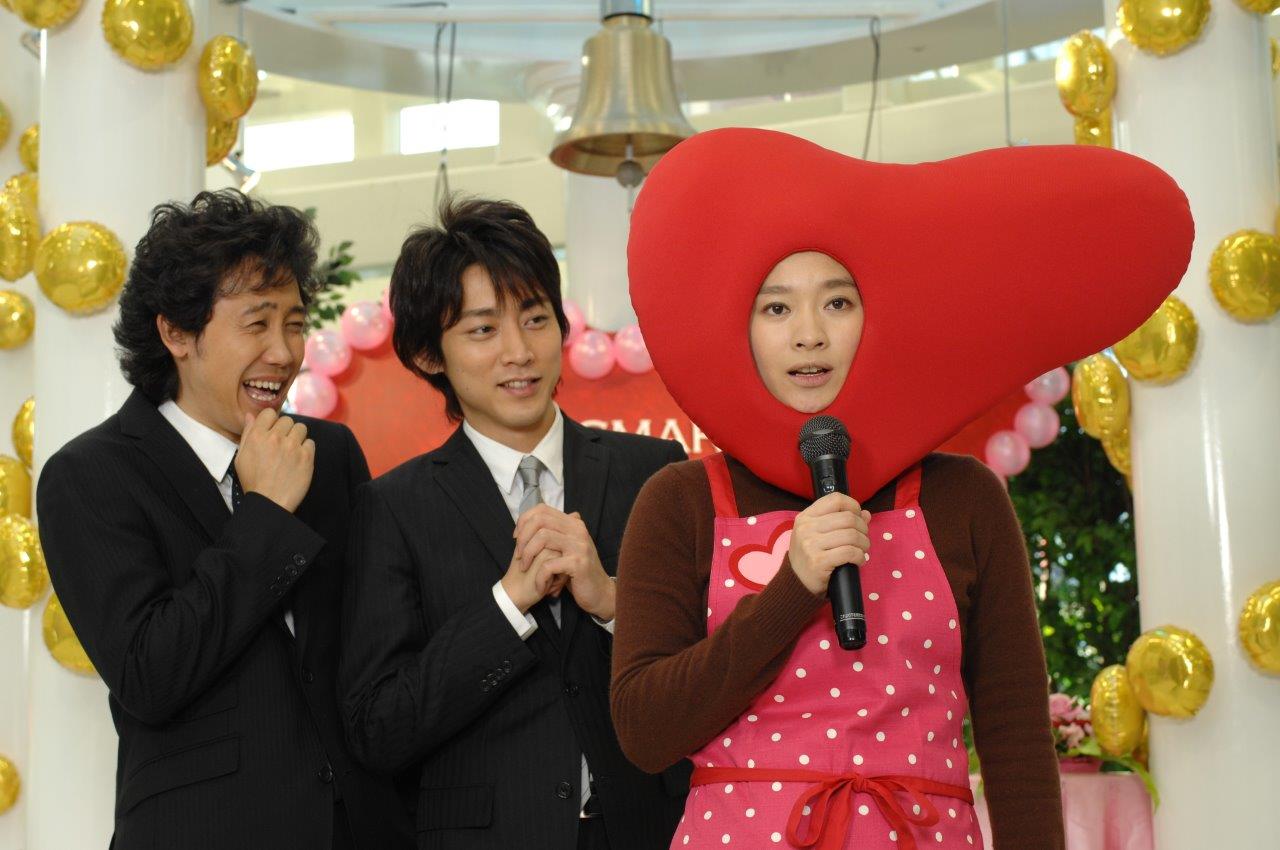 日本テレビ系連続ドラマ「ハケンの品格」シリーズに出演する、左から大泉洋、小泉孝太郎、篠原涼子