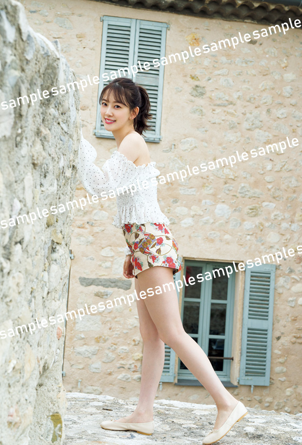 堀未央奈セカンド写真集「いつかの待ち合わせ場所」のポストカード。ニースで撮影した