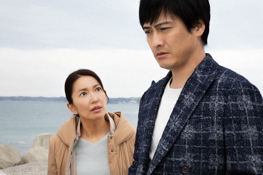 門倉久美子（羽田美智子＝左）は片瀬清人（中村俊介）が、夫の和彦から告白されたと聞いて驚く（C）東海テレビ