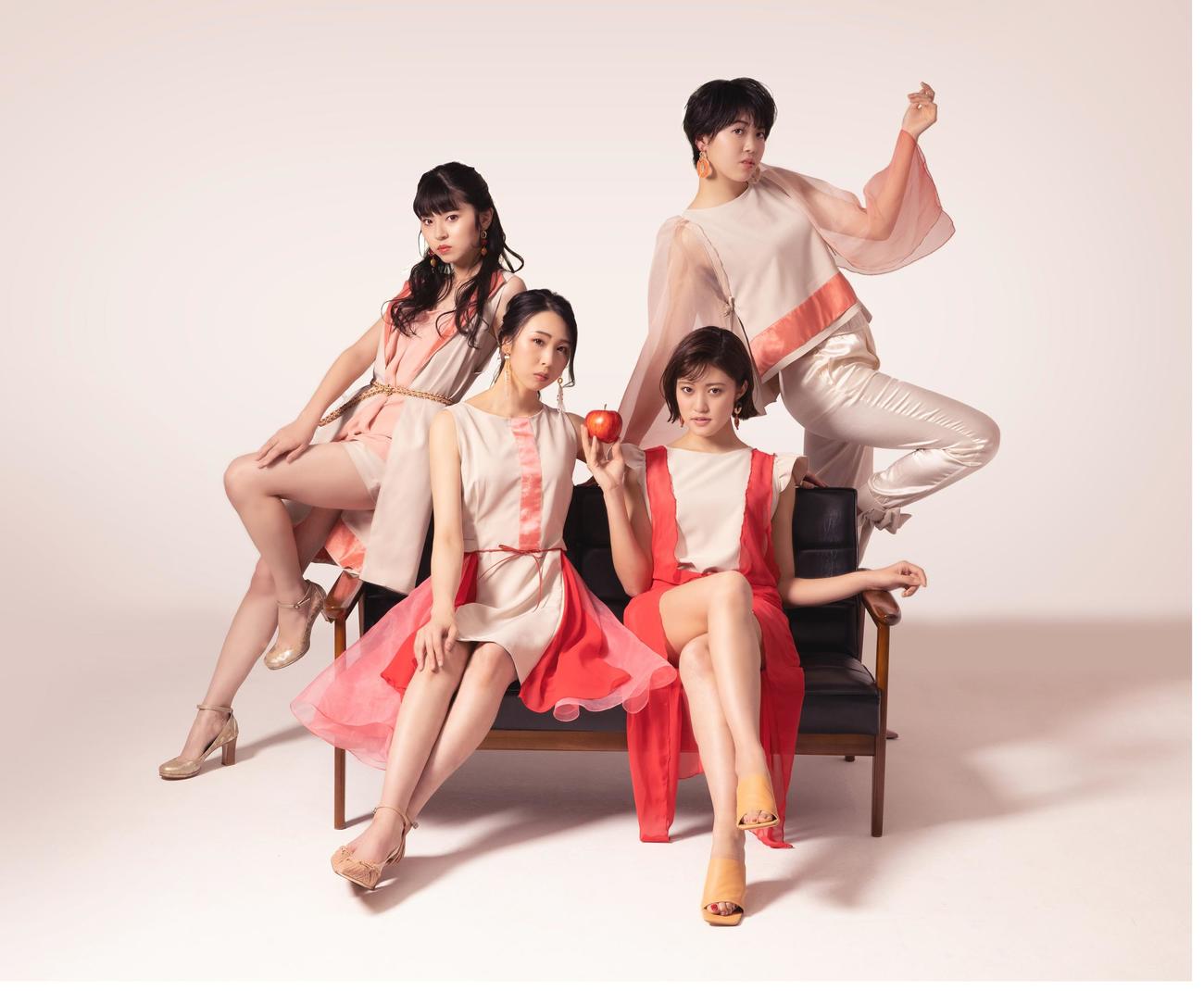 7月で20周年を迎えるりんご娘。左からジョナゴールド、とき、王林、彩香（リンゴミュージック提供）