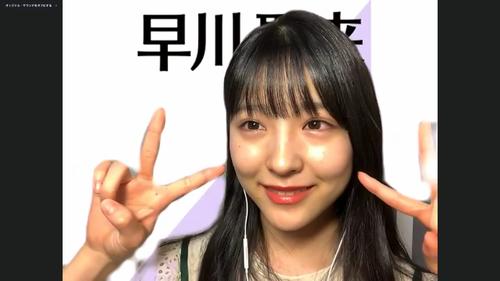オンライン会見でポーズをとる乃木坂46早川聖来