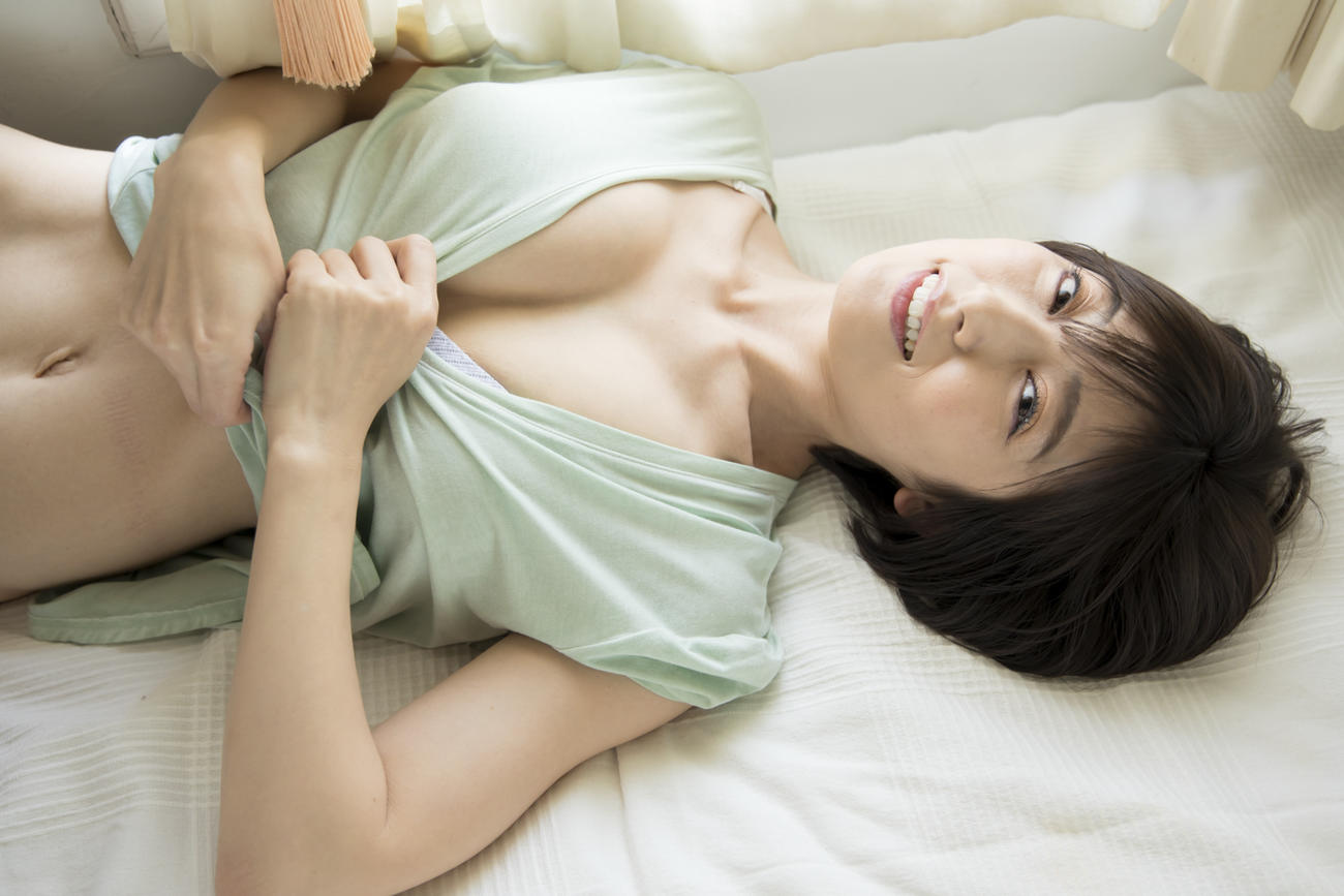 DVD「Twin　Venus」でショートカットにした熊田曜子