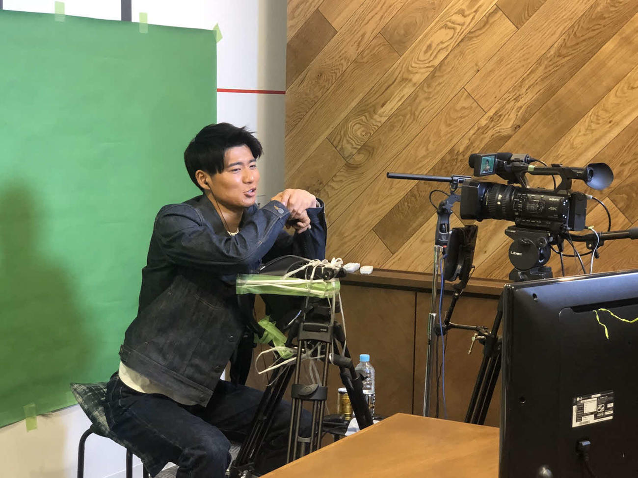 配信チャンネル「ボイメン☆ドライブ」で、リモートドラマの撮影を行う辻本達規（C）FORTUNE　ENTERTAINMENT