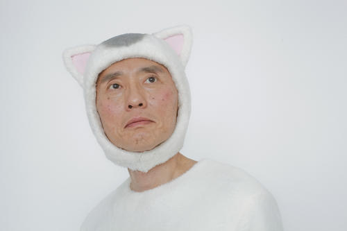 微妙な風合いのかぶり物で猫村ねこを演じる松重豊（C）テレビ東京