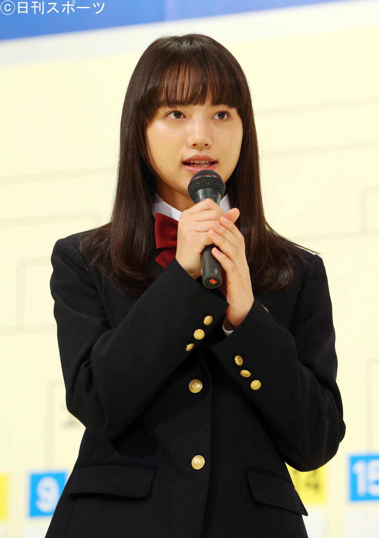 全国高校サッカー選手権組み合わせ抽選会であいさつする14代目応援マネジャーの清原果耶（2018年11月19日撮影）