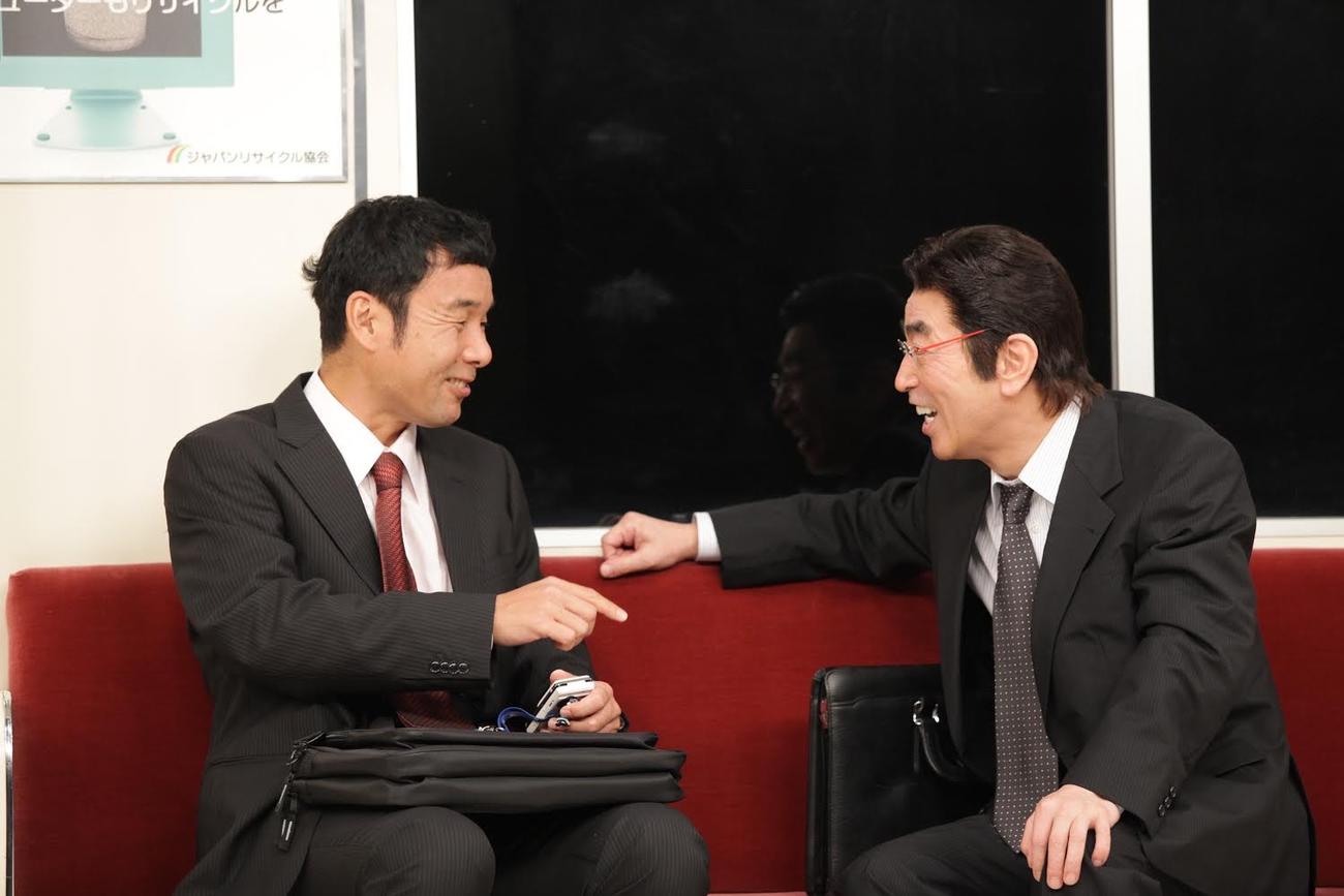 志村けんさん（右）とコントで共演する肥後克広