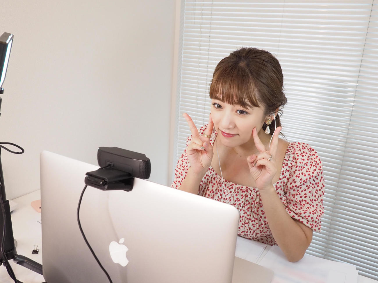 オンラインファンミーティングを行った高橋みなみ