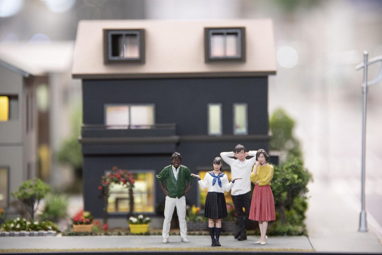 ショートドラマ「小世界家の秘密」に登場するミニチュアコピーライトSMALL　WORLDS