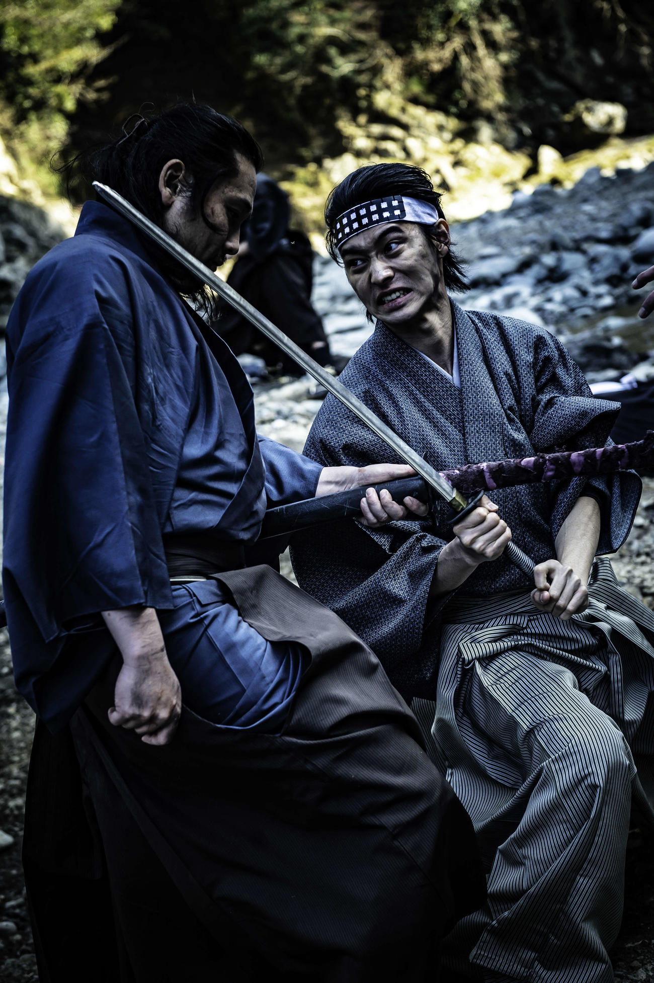 映画「狂武蔵」で初めて武士を演じた山崎賢人（右）と主演坂口拓