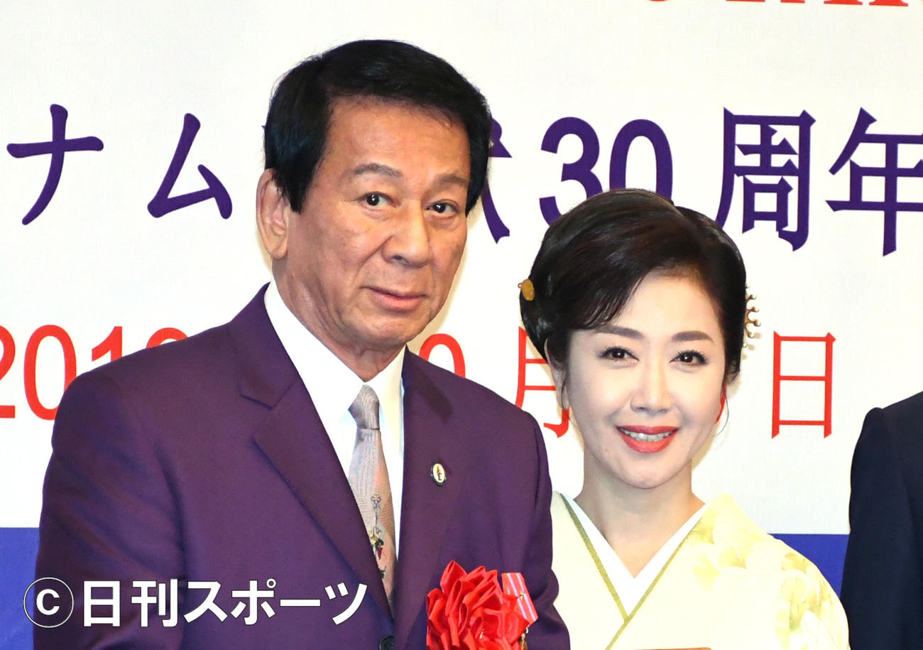 杉良太郎と伍代夏子（19年10月撮影）