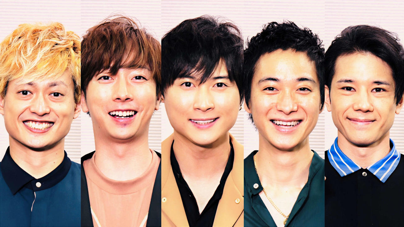 初主演映画「オレたち応援屋！！」の公式SNSを開設し、“応援”を届けるA．B．C－Z。左から塚田僚一、河合郁人、橋本良亮、戸塚祥太、五関晃一