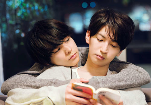 関ジャニ∞大倉忠義（右）と成田凌（C）水城せとな・小学館／映画「窮鼠はチーズの夢を見る」製作委員会