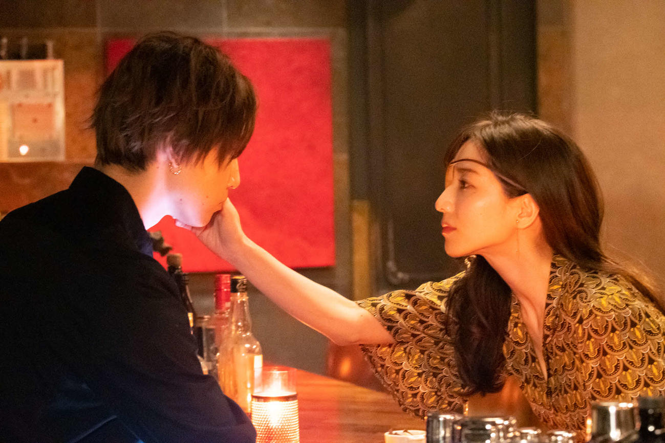 ABEMA「L　礼香の真実」に主演する田中みな実（右）