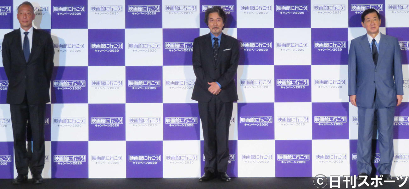 「『映画館に行こう！』キャンペーン2020」記者会見に出席した、左から松岡宏泰氏、役所広司、岡田裕介氏（撮影・村上幸将）