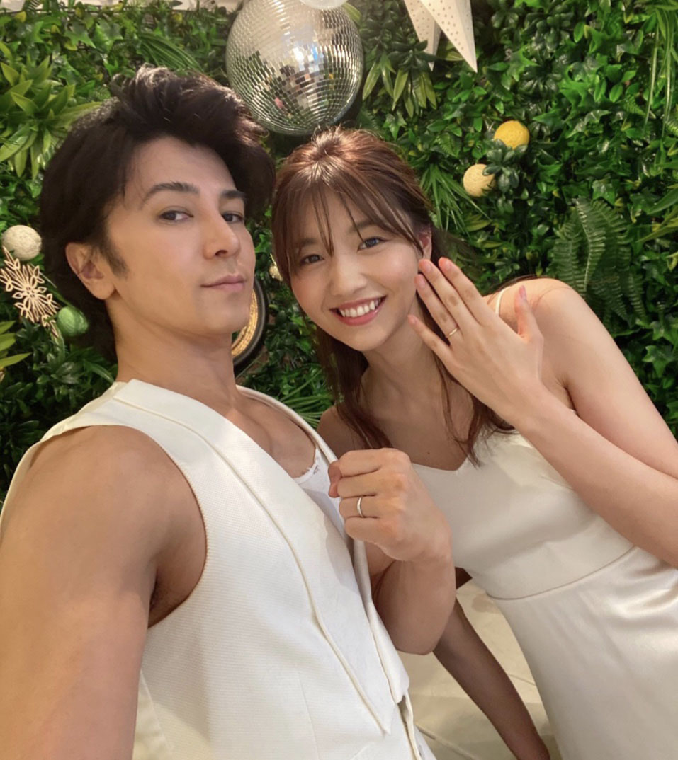 1日に結婚したことを発表した武田真治（左）と静まなみ