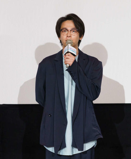 映画「水曜日が消えた」の舞台あいさつに出席した主演の中村倫也(c)2020「水曜日が消えた」製作委員会