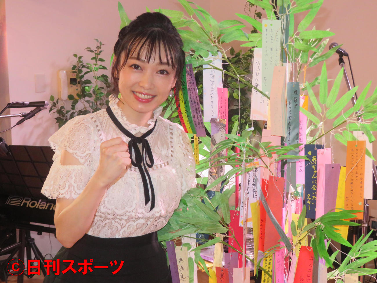 デビュー10周年記念24時間生配信を前に気合を入れる西田あい