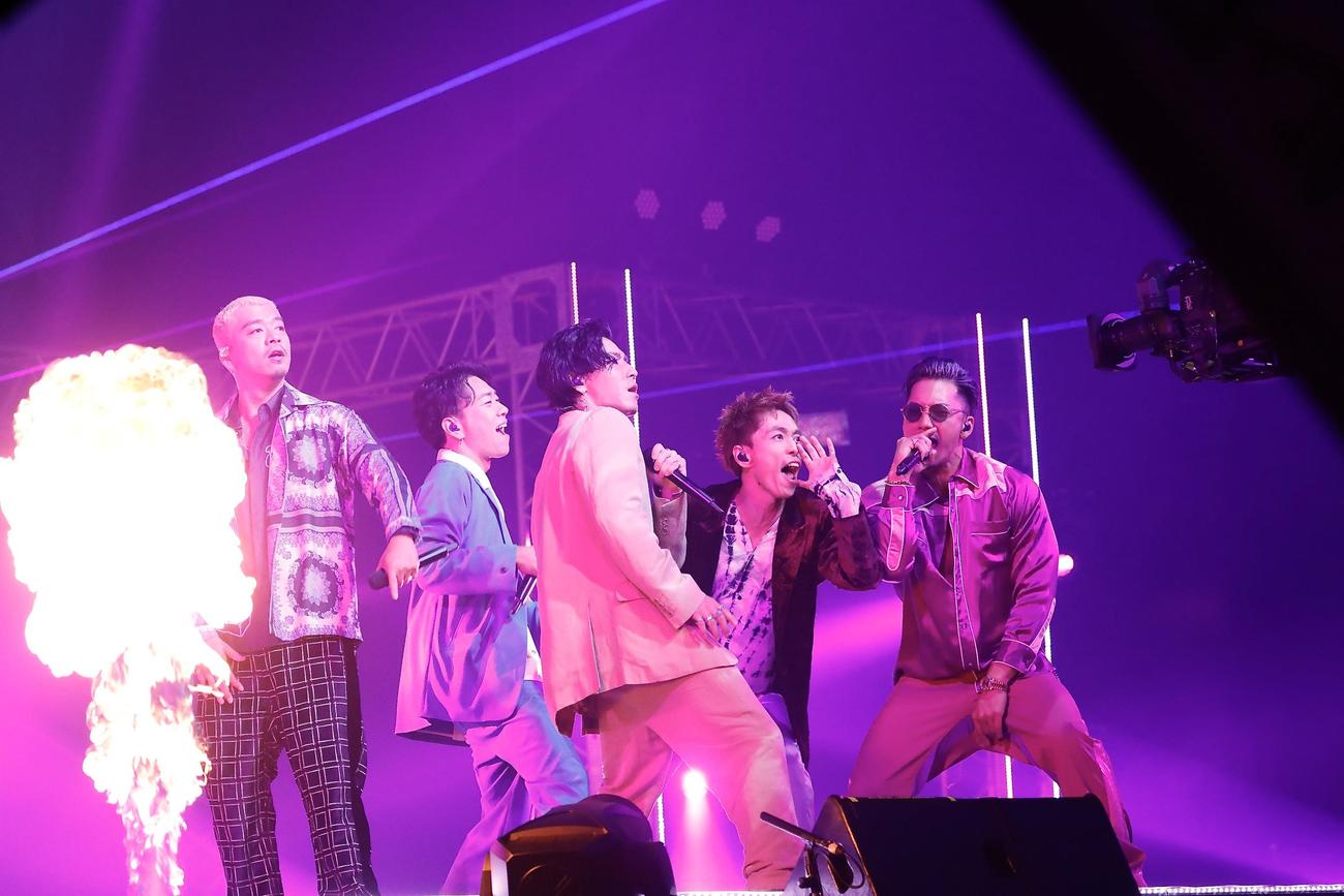 配信ライブ「LIVE×ONLINE」を行ったDOBERMAN　INFINITY。左からKUBO－C、GS、KAZUKI、P－CHO、SWAY