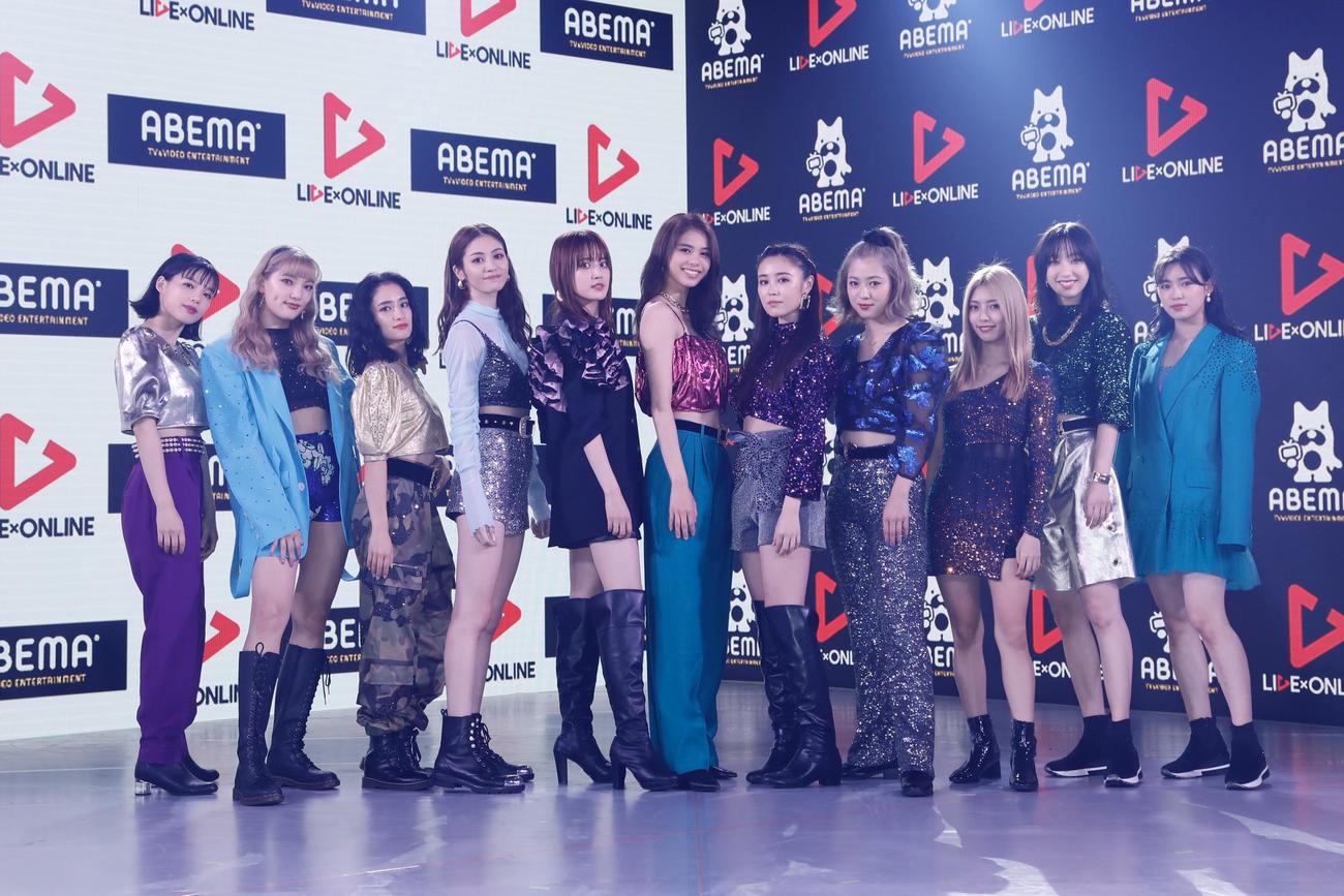 有料配信ライブ「LIVE×ONLINE」に出演したE－girls。左から石井杏奈、須田アンナ、YURINO、楓、藤井夏恋、佐藤晴美、鷲尾伶菜、武部柚那、SAYAKA、坂東希、山口乃々華