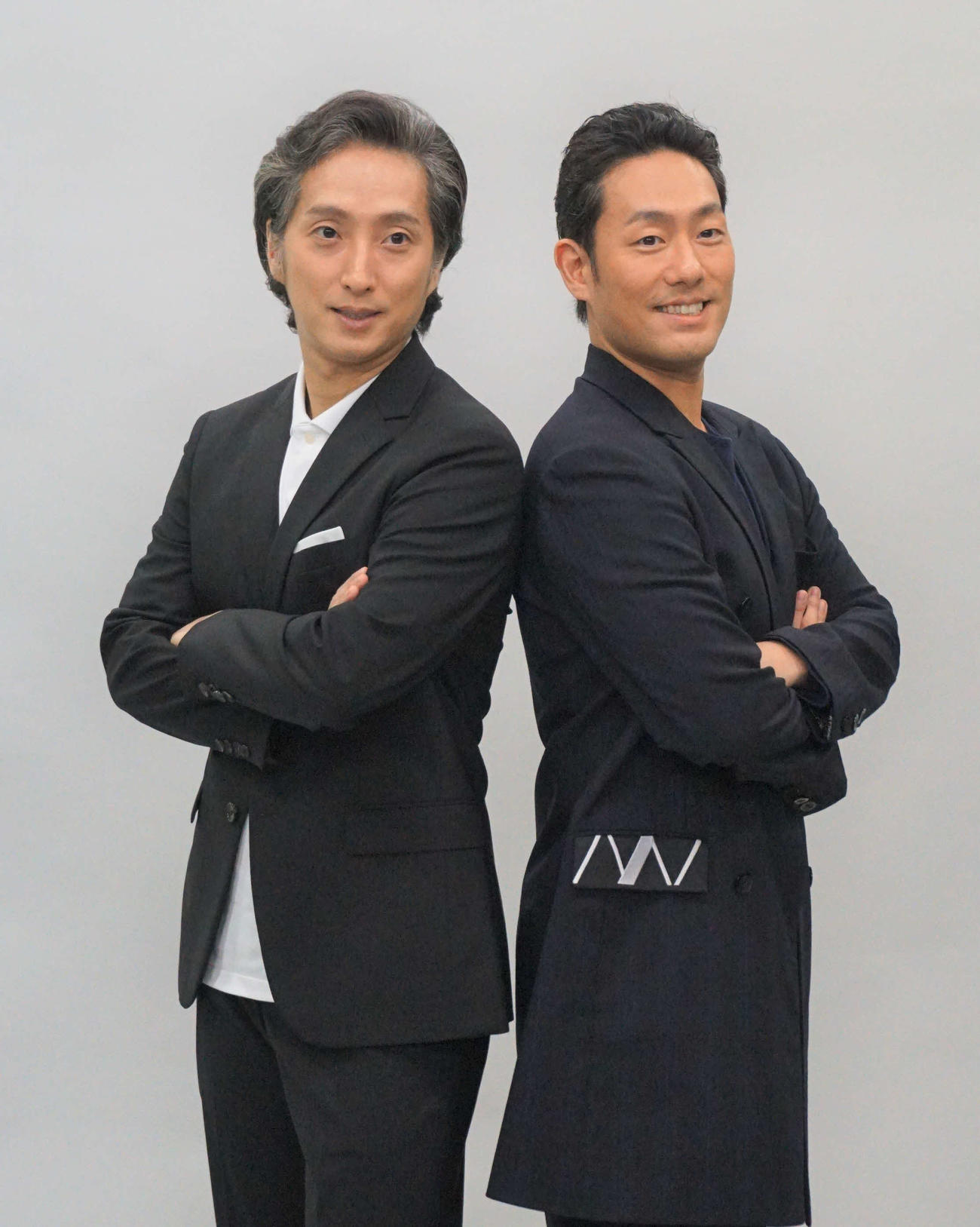 「歌舞伎生配信特別公演」のオンライン会見を行った中村勘九郎（右）、中村七之助
