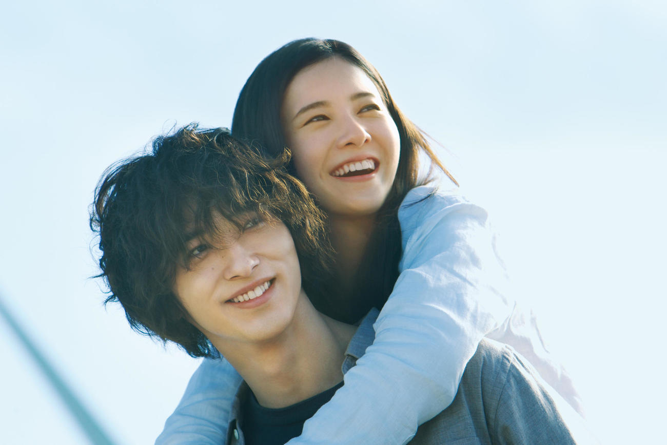 吉高由里子と横浜流星が主演の映画「きみの瞳が問いかけている」のメーンビジュアル（C）2020「きみの瞳が問いかけている」製作委員会（C）2020GagaCorporation／AMUSE,Inc.／LawsonEntertainment,Inc.