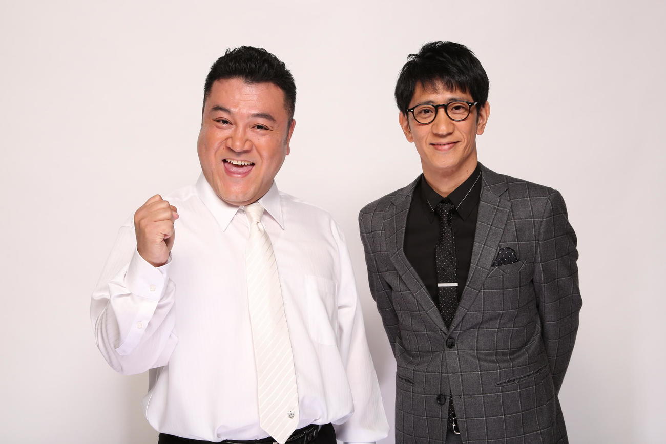 日本テレビ系シチュエーション・コメディー「僕は歌が歌いたい　ジェジュン、ライブ復活までのお話」に出演するアンタッチャブルの山崎弘也（左）と柴田英嗣