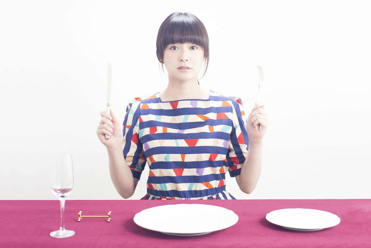 貫地谷しほりが主演した「女くどき飯」（C）峰なゆか／ドラマ「女くどき飯」製作委員会・MBS