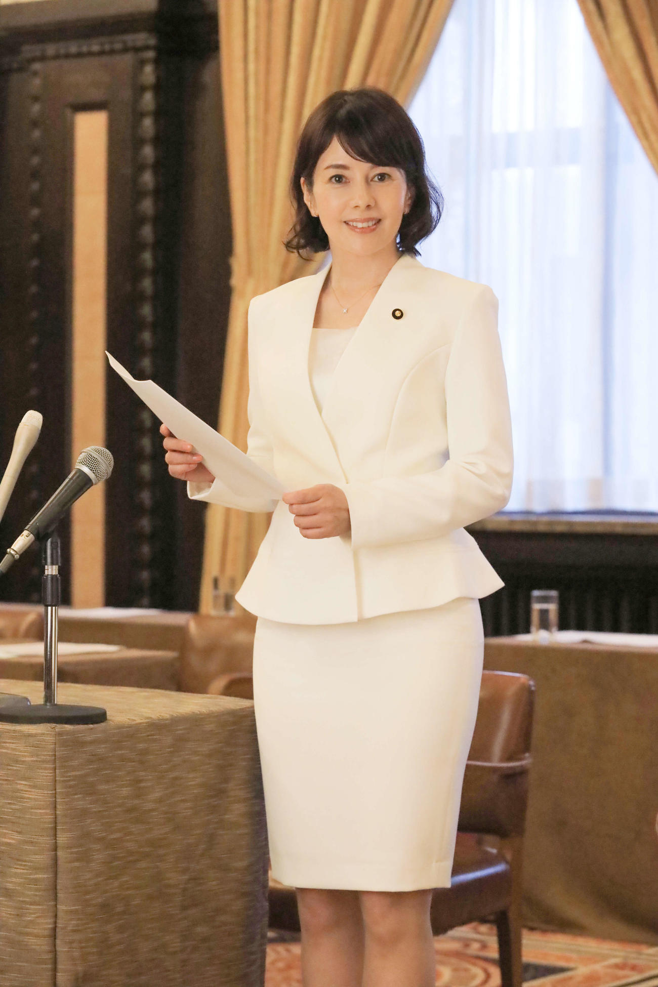 テレビ朝日系ドラマスペシャル「お花のセンセイ」で新人国会議員を演じる沢口靖子