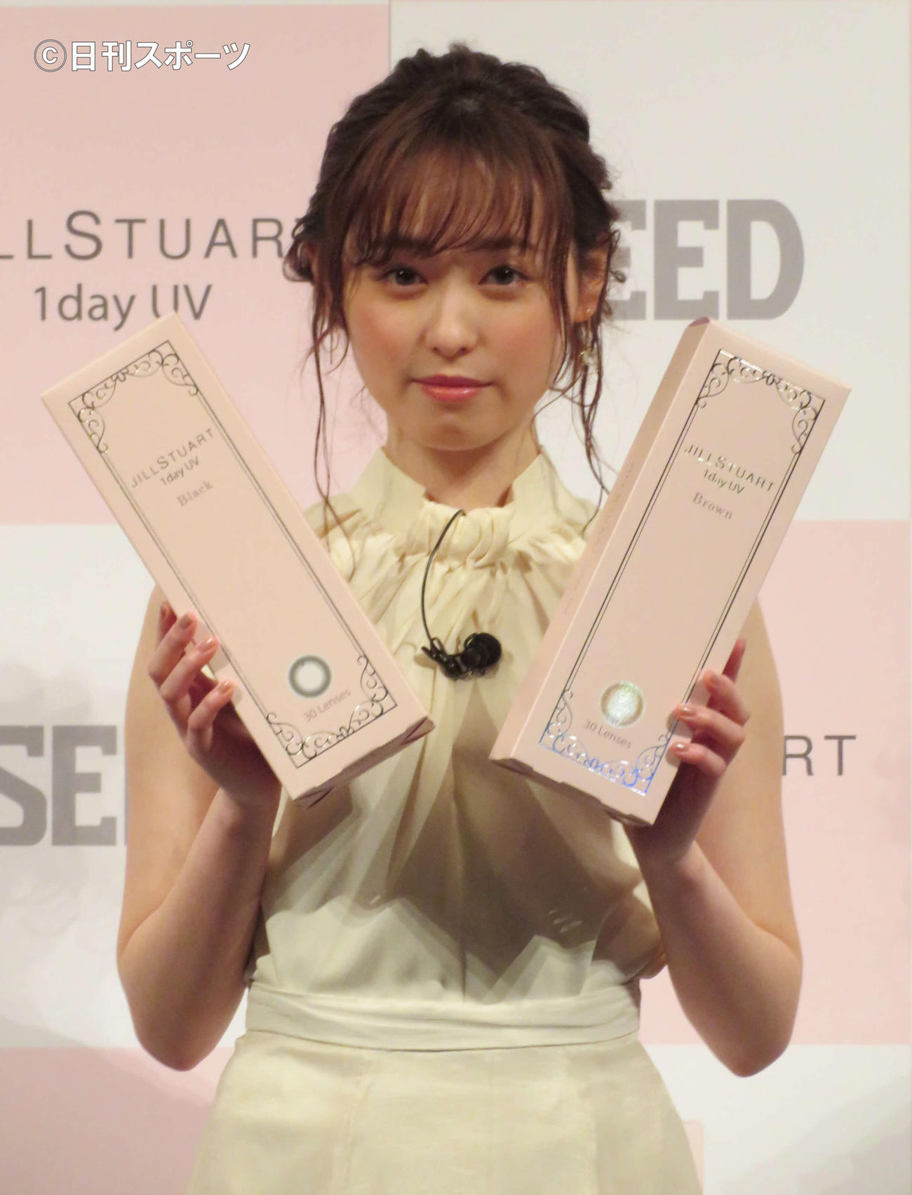 シード「ジルスチュアート　1day　UV」新色・新CM発表イベントで“みつめ顔”をする福原遥（撮影・村上幸将）