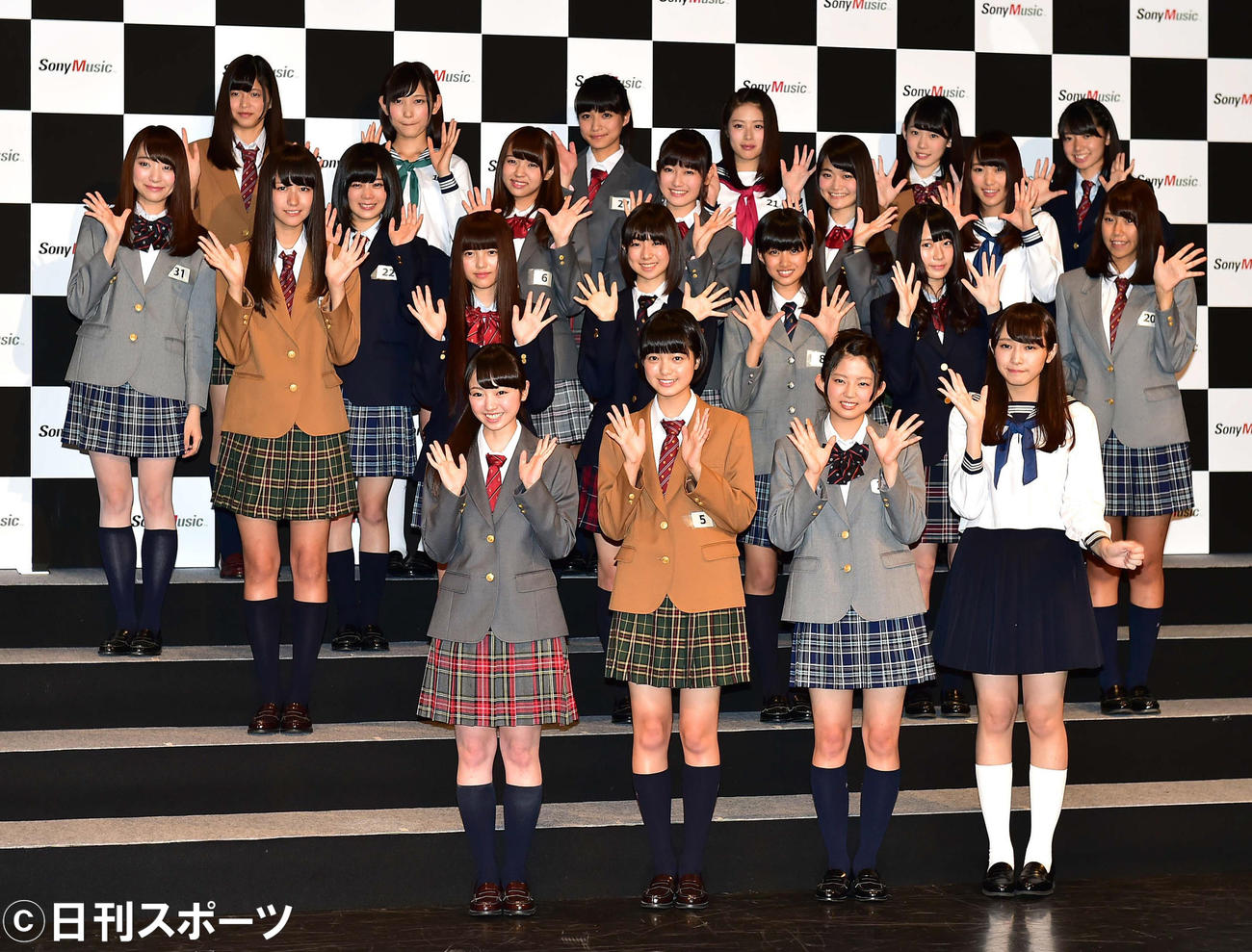 「欅坂46」1期生のメンバーたち