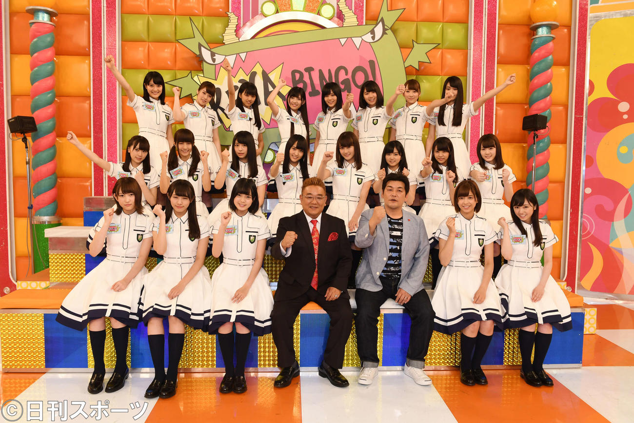 「KEYABINGO！」の会見に出席した欅坂46とサンドウィッチマン