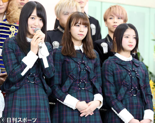 「第59回　輝く！日本レコード大賞」の会見で思いを語る、左から欅坂46の菅井友香、小林由依、鈴本美愉（撮影・浅見桂子）