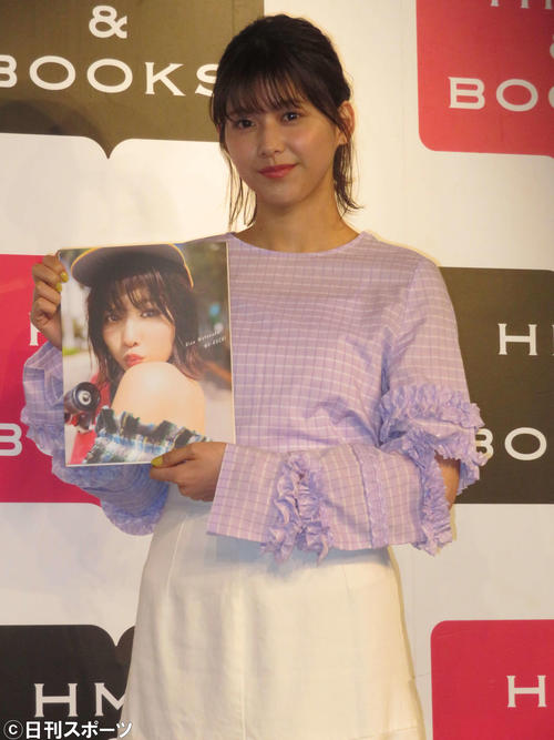 写真集発売イベントに登場した渡邉理佐（撮影・横山慧）