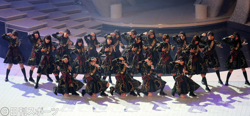 初出場の欅坂46は「サイレントマジョリティー」を熱唱する（撮影・足立雅史）