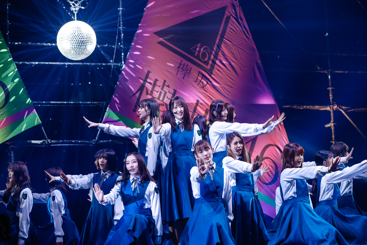 初のオンラインライブを開催した欅坂46。中央上は菅井友香、中央手前は小池美波
