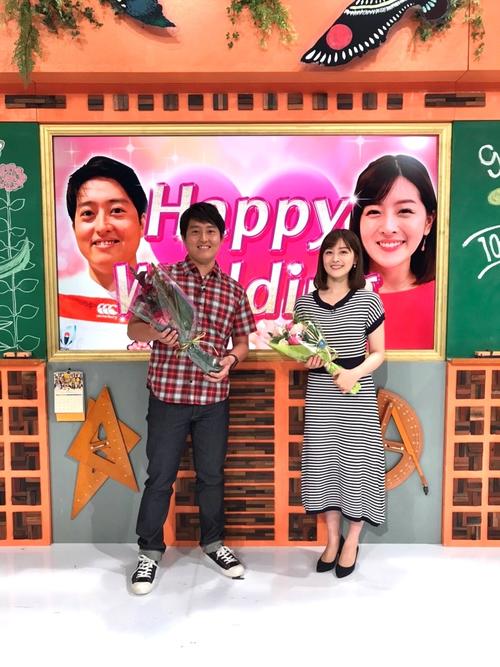 結婚を発表した平松アナ(左)と中村アナ