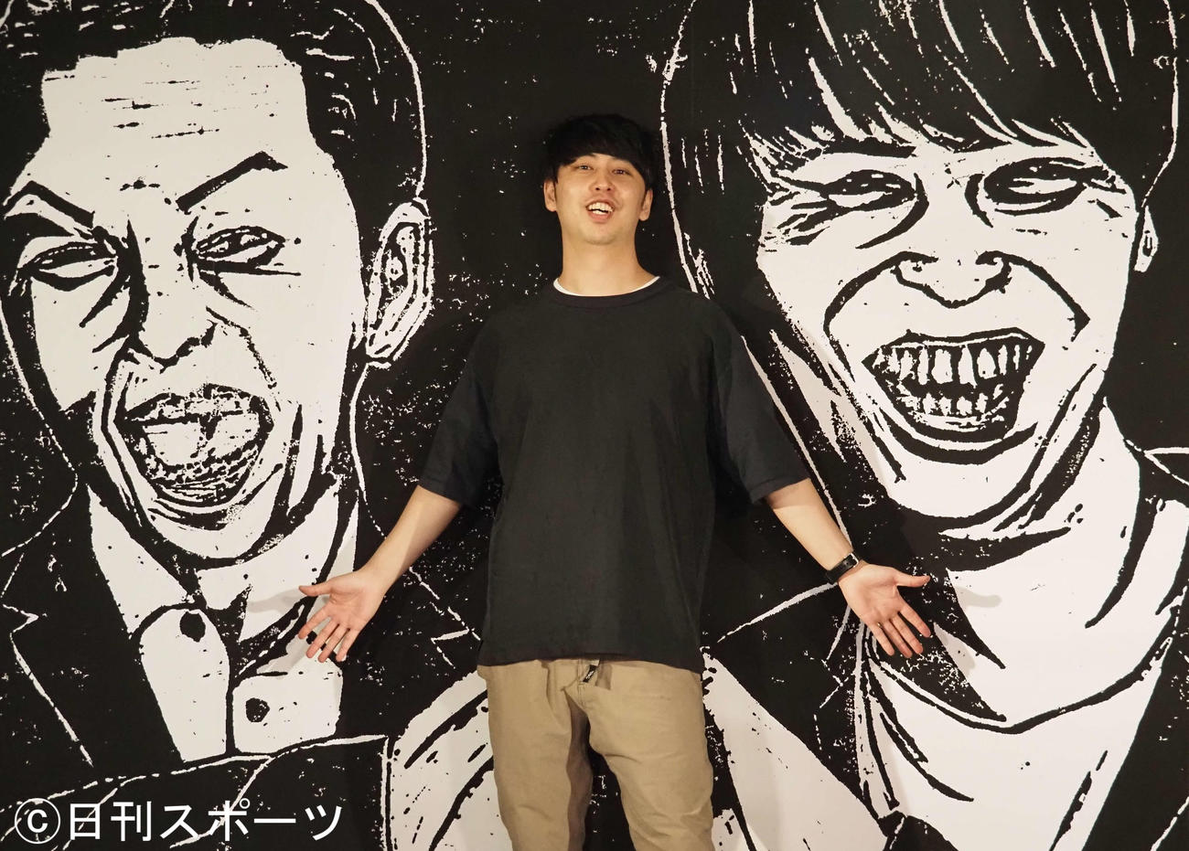 初個展「ヤシキ版画展2020」メディア向け内覧会に出席したニューヨーク屋敷裕政（撮影・遠藤尚子）