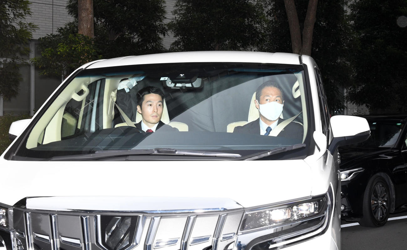東京地裁に入る槇原敬之被告が乗っていると思われる車両（撮影・横山健太）